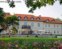 Castle Hotel Grof Degenfeld Superior (Tarcal, Macaristan)