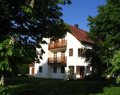Khách sạn Pension Eva (Neuhaus am Inn, Đức)