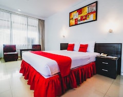 Hotel RedDoorz Plus near Mall Ratu Indah 2 (Makassar, Indonesia)
