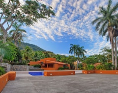 Khách sạn Ixzi Plus Hotel (Ixtapa, Mexico)