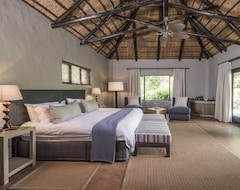 Hotel Kariega Game Reserve River Lodge (Kenton on Sea, Sydafrika)