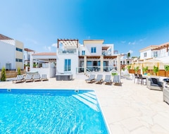 Koko talo/asunto Luxury Beach Front Villa With Private Pool Sat Tv & Wifi (Peyia, Kypros)