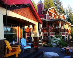 Khách sạn The Tuwanek Hotel And Spa (Sechelt, Canada)