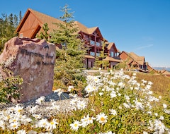 Hotel Whispering Pines (Golden, Canada)