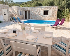 Cijela kuća/apartman The Picturesque Stone Holiday House With Private Pool (Vinišće, Hrvatska)