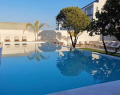 Toàn bộ căn nhà/căn hộ Stylish Apartment With Private Terrace, Exotic Garden And Beautiful Pool. (Cascais, Bồ Đào Nha)