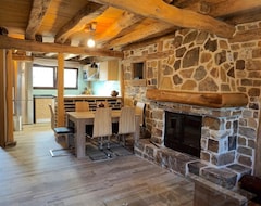 Hele huset/lejligheden Ideal For Families And Friends Surrounded By Mountainous And Rugged Landscapes (Tamajón, Spanien)