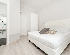 Hotel White Rooms Colosseo (Rome, Italy)