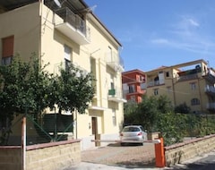 Lejlighedshotel Barnet House Lamezia (Lamezia Terme, Italien)