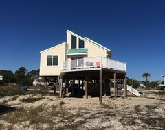 Entire House / Apartment 100 Steps To The Gulf -Soaring Ceilings, Contemporary Home (St. George Island, USA)