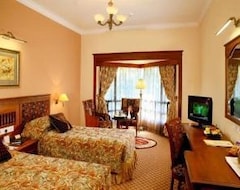 Regant Lake Palace Hotel (Kollam, India)