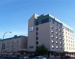 Nomad Hotel & Suites (Fort McMurray, Canada)