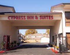 Khách sạn Cypress Inn & Suites (Houston, Hoa Kỳ)
