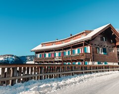 Khách sạn Kristiania Small Dolomites Hotel (Selva in Val Gardena, Ý)