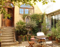 Toàn bộ căn nhà/căn hộ Fantastic Apartment In Historic House Set In The Heart Of Provence (Caromb, Pháp)