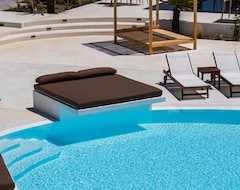 Khách sạn Amethyst Luxury Suites (Oia, Hy Lạp)