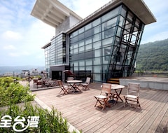 Khách sạn Over The Mountain Hotspring Club House (Yilan City, Taiwan)