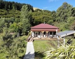 Hotel Loch Sloy Farmstay Little River (Christchurch, New Zealand)