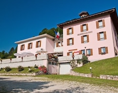 Hotel Alpino (Avio, Italien)