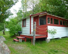 Serviced apartment Bruce Bay Cottages & Lighthouse (Bruce Mines, Canada)