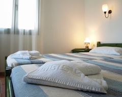 Khách sạn Hotel Eva Suites (Agia Marina, Hy Lạp)