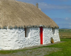 Hele huset/lejligheden Welcome To Our Romantic, Traditional Thatched Blackhouse; An Ideal Retreat (North Uist, Storbritannien)
