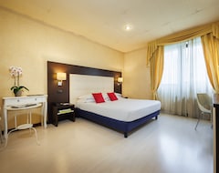 iH Hotels Bologna Amadeus (Bologna, İtalya)