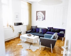 Koko talo/asunto Designer Apartment With Tyrolean Touch (Innsbruck, Itävalta)