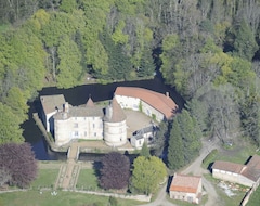 Bed & Breakfast Château des Martinanches (Saint-Dier-d'Auvergne, France)