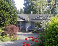 Hele huset/lejligheden Newly Renovated, Whistleresque Suite & Beautifully Landscaped Private Backyard (North Vancouver, Canada)