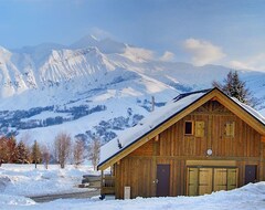 Hotel Appartment in traditional chalet with indoor swimming pool and 100 metres from ski lift (Saint-Jean-d'Arves, France)