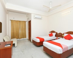 Khách sạn OYO 15101 Hotel Royal Paris (Chennai, Ấn Độ)