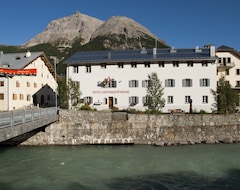 Hotel Gasthaus Krone (La Punt-Chamues-ch, İsviçre)