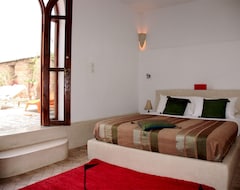 Hotel Riad Tizwa (Marrakech, Morocco)