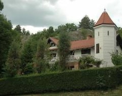 Khách sạn Valcsics Villa Pension (Pécs, Hungary)