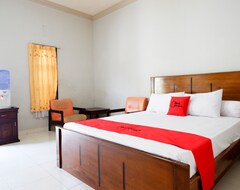 Hotel RedDoorz near Mutiara SIS Al Jufrie Airport Palu (Palu, Indonezija)