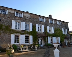 Entire House / Apartment GITE de GROUPE Le Domaine de Maumont (Milhac-de-Nontron, France)