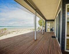 Hele huset/lejligheden Beached - Step Off The Deck And Onto The Sand! 3Br Beachfront Beauty (Wallaroo, Australien)