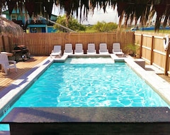 Corpus Christi Hotel Beach House Sleeps 8 With New Waterfall Bar Pool And Bbq. (Corpus Christi, USA)