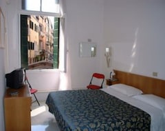 Khách sạn Hotel Caneva (Venice, Ý)