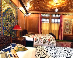 Hotel Inshallah Houseboats (Srinagar, India)