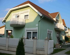 Hotel Caty Vengégház (Hajduszoboszlo, Hungría)