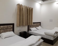 Hotel Goroomgo Gokul Grand Dehradun (Varanasi, India)