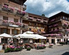 Hotel alla Posta (Alleghe, Italija)