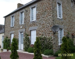Toàn bộ căn nhà/căn hộ Beautifully Restored Stone Farmhouse In Normandy Countryside (Le Désert, Pháp)