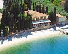 Hotel Baia Dei Pini (Torri del Benaco, Italy)