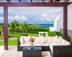 Casa/apartamento entero Beachfront Bliss With Private Putting Green And Infinity Pool. (Roatán, Honduras)