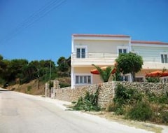 Otel Asta La Vista (Karavados, Yunanistan)