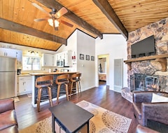 Casa/apartamento entero Cozy Big Bear Cabin With Spacious Deck And Fireplace! (Big Bear City, EE. UU.)