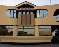 Khách sạn Sams Cottage (Accra, Ghana)